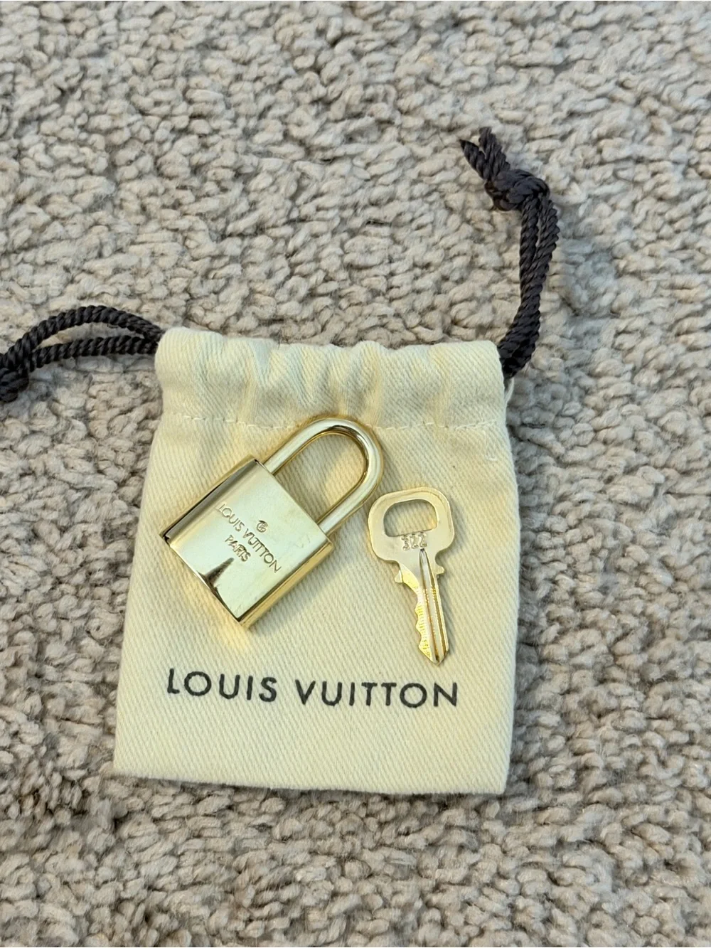 LOUIS VUITTON